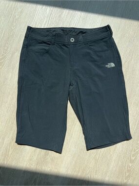 The North Face Black Stretch Quick Dry Bermuda Hiking Shorts Women’s Size 6